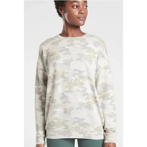 Athleta Pure Luxe Camo Printed Crewneck Athletic Sweatshirt M - Picture 1 of 4